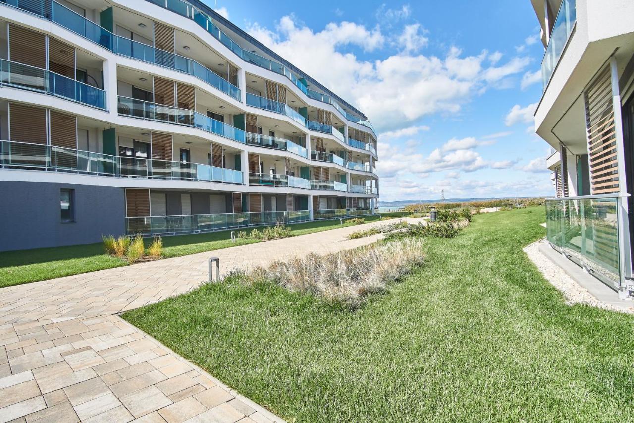 Azúr Apartments - hostAID Siófok Exterior foto